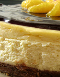 pinggir cheese cake yang kurang cantik karena melekat di loyang