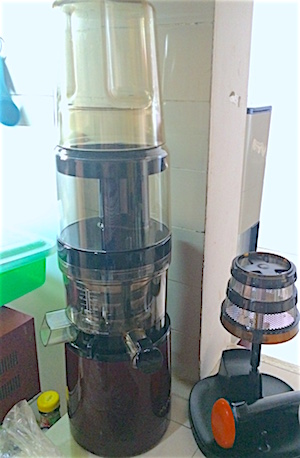Review Slow Juicer Hurom HY EBE11 Cakefever.com