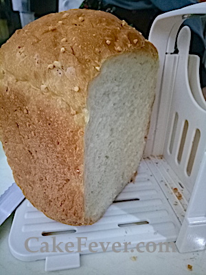 Bread Slicer untuk membantu memotong roti dengan ketebalan yang sama