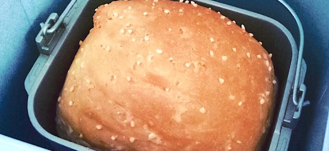 Roti Tawar dengan beras yang mengapung di permukaan roti