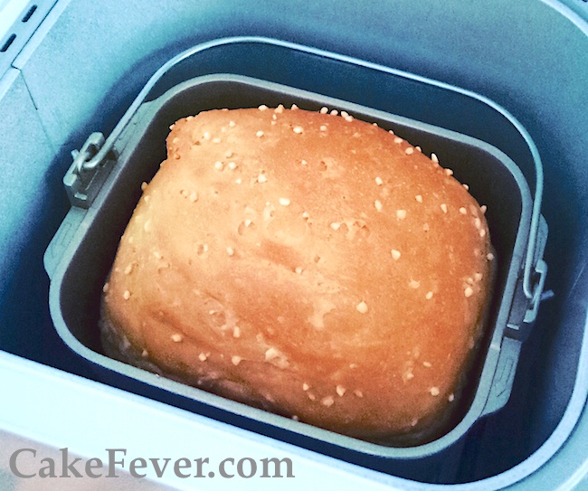 Roti Tawar dengan beras yang mengapung di permukaan roti