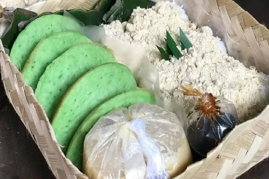 Serabi Solo dengan Berbagai Topping | @sajianselera - Instagram