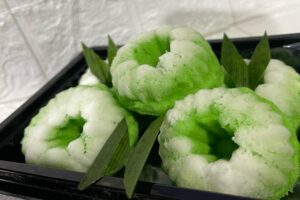 Kue Putu Ayu Wangi Pandan (sumber: @jajanancidel on Instagram)