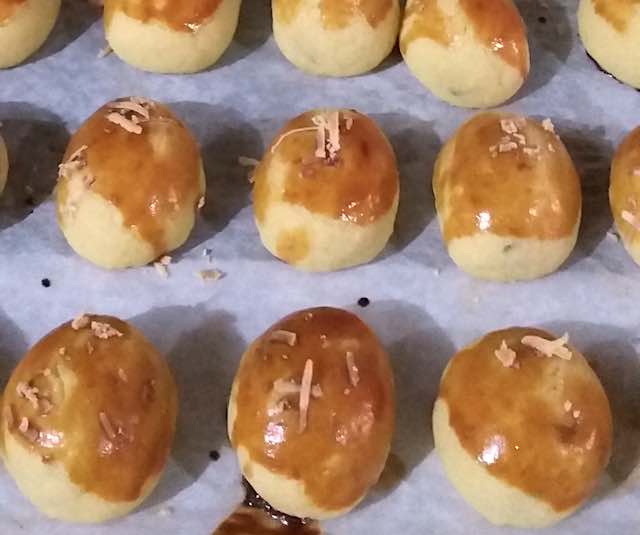 Olesan nastar yang terlalu coklat