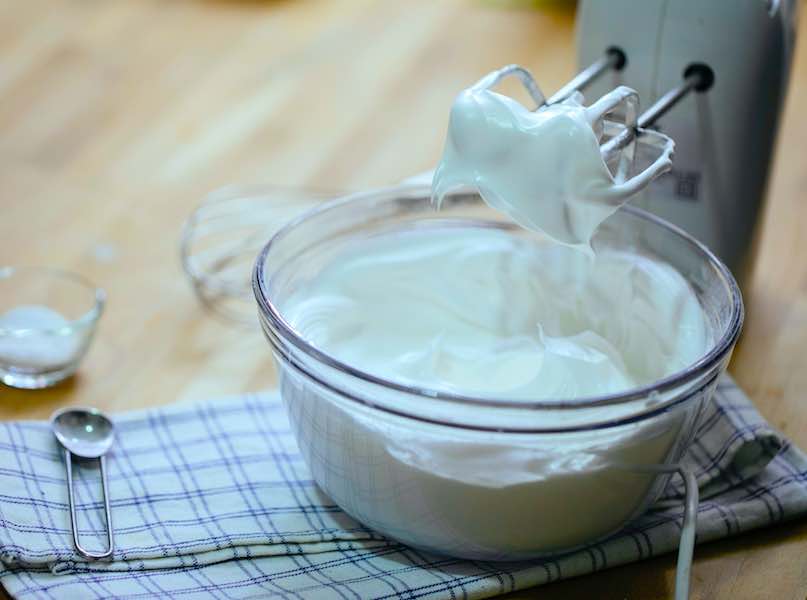 Kocokan Putih Telur Soft Peak Untuk Banana Cake