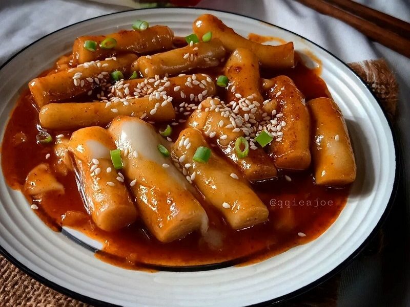 Resep Tteokbokki (sumber: @qqieajoe on Instagram)